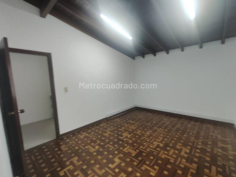 5BR House for Office Use in Aguacatala, Medellín