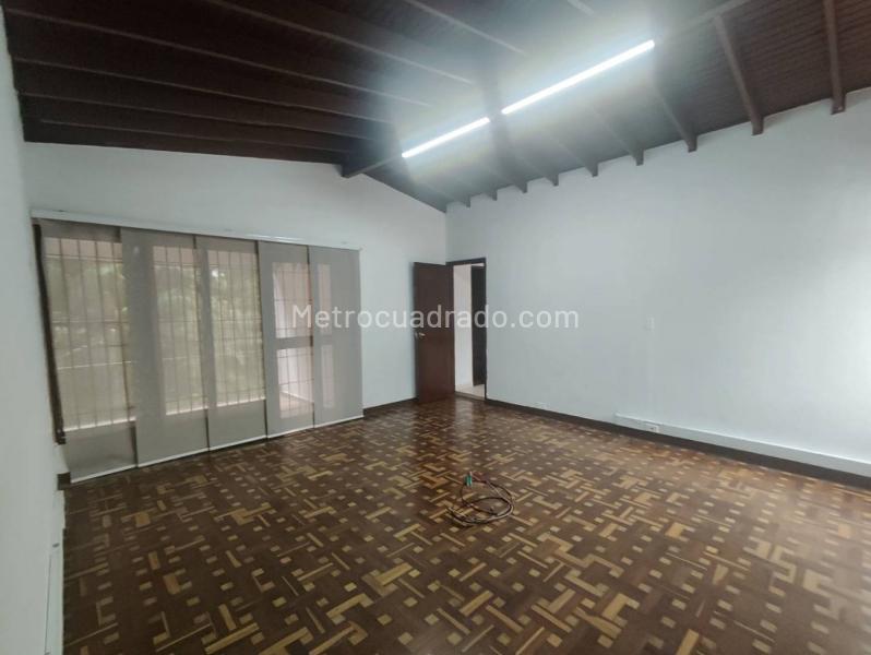 Casa de 5 Alcobas para Oficina en Aguacatala, Medellín - 2
