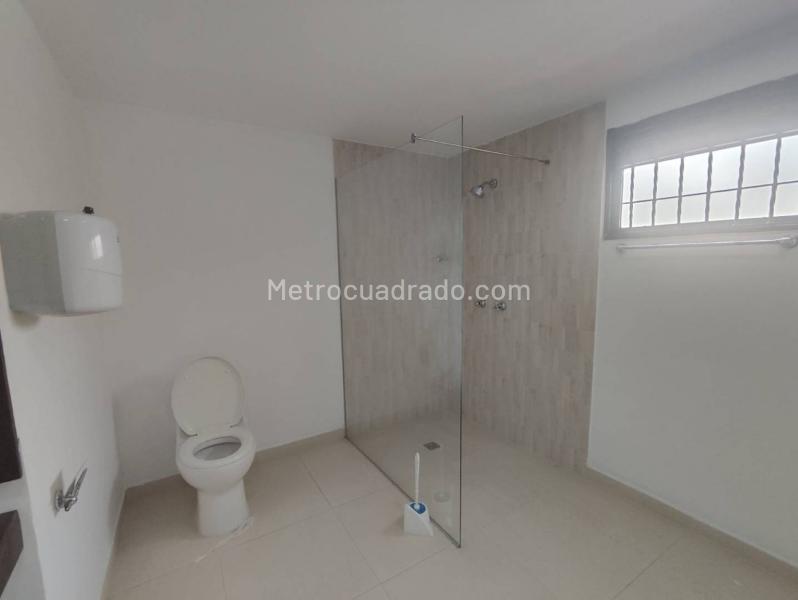 Casa de 5 Alcobas para Oficina en Aguacatala, Medellín - 4