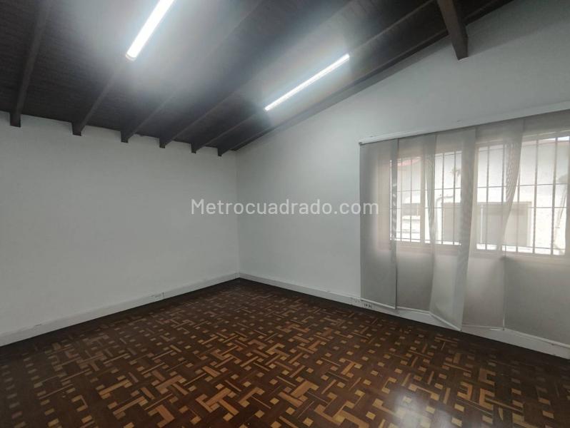 Casa de 5 Alcobas para Oficina en Aguacatala, Medellín - 6