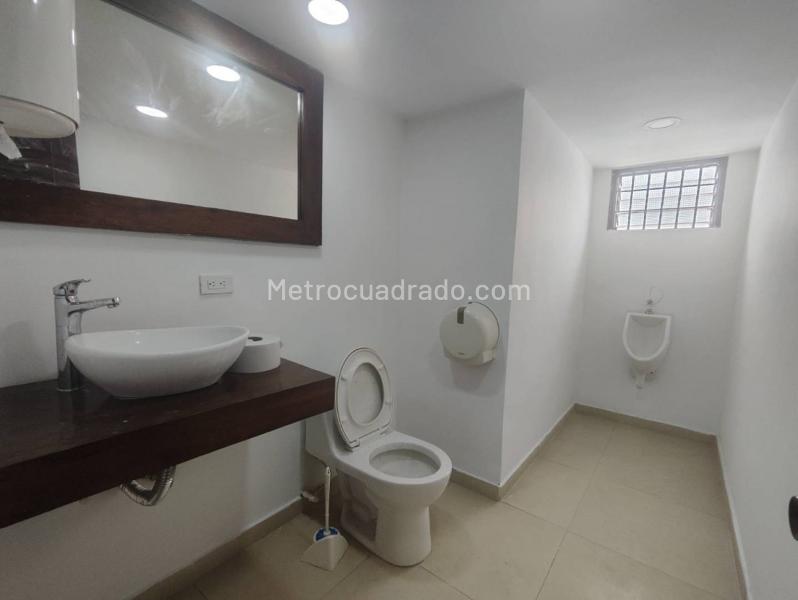 Casa de 5 Alcobas para Oficina en Aguacatala, Medellín - 7