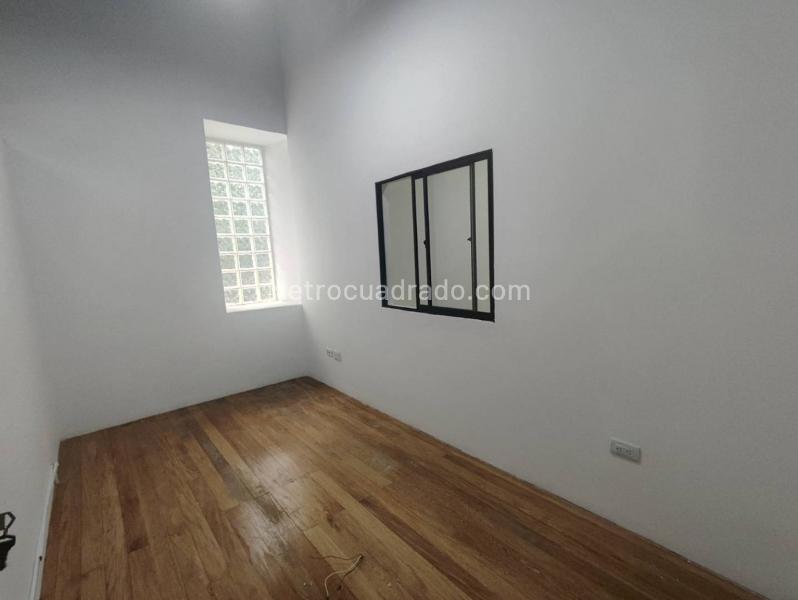 Casa de 5 Alcobas para Oficina en Aguacatala, Medellín - 8