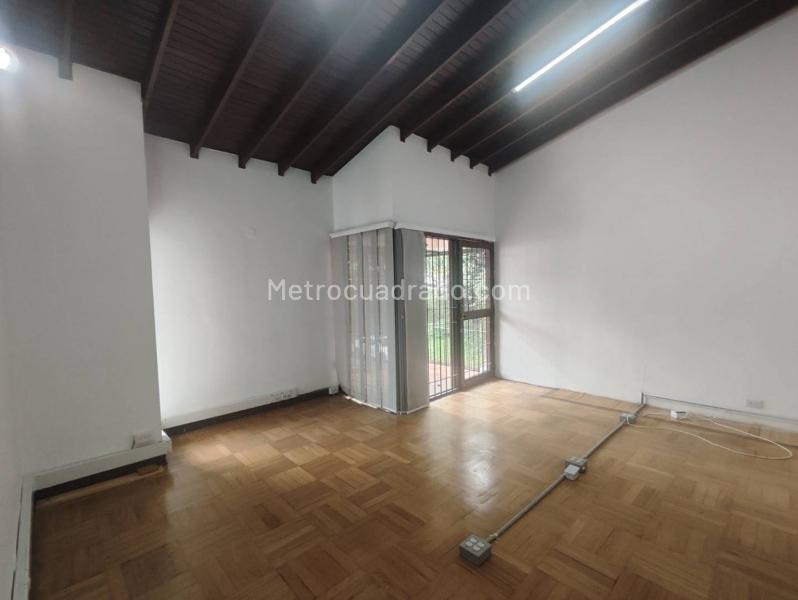 Casa de 5 Alcobas para Oficina en Aguacatala, Medellín - 9