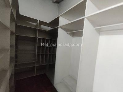 Casa de 5 alcobas en arriendo en La Aguacatala, Medellín, 440 m² · foto 5 de 20