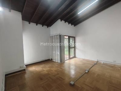 Casa de 5 alcobas en arriendo en La Aguacatala, Medellín, 440 m² · foto 9 de 20
