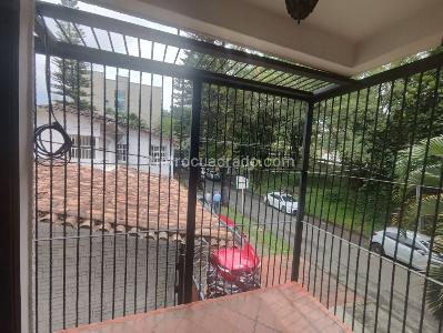 Casa de 5 alcobas en arriendo en La Aguacatala, Medellín, 440 m² · foto 10 de 20