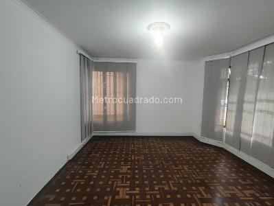 Casa de 5 alcobas en arriendo en La Aguacatala, Medellín, 440 m² · foto 13 de 20