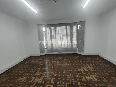 Casa de 5 alcobas en arriendo en La Aguacatala, Medellín, 440 m² · foto 15 de 20