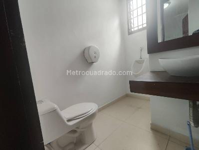 Casa de 5 alcobas en arriendo en La Aguacatala, Medellín, 440 m² · foto 16 de 20