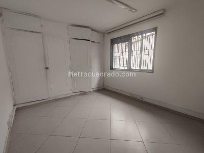 Casa de 5 alcobas en arriendo en La Aguacatala, Medellín, 440 m² · foto 17 de 20