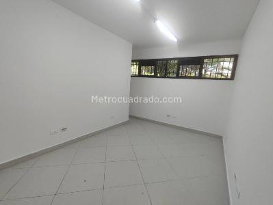 Casa de 5 alcobas en arriendo en La Aguacatala, Medellín, 440 m² · foto 19 de 20