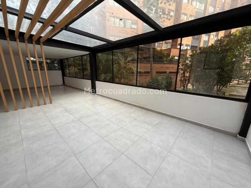 Apartamento Amplio de 5 Alcobas en Poblado Vizcaya