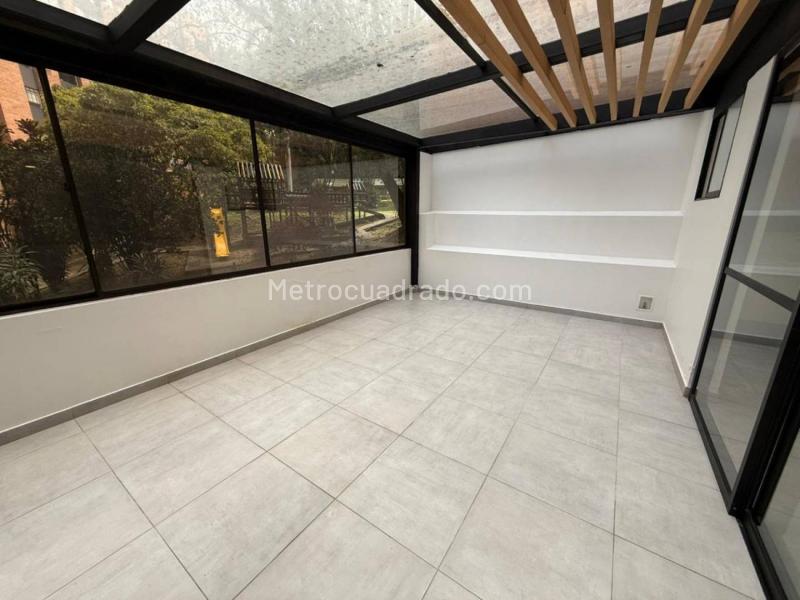 Spacious 5BR Apartment in Poblado Vizcaya - 2