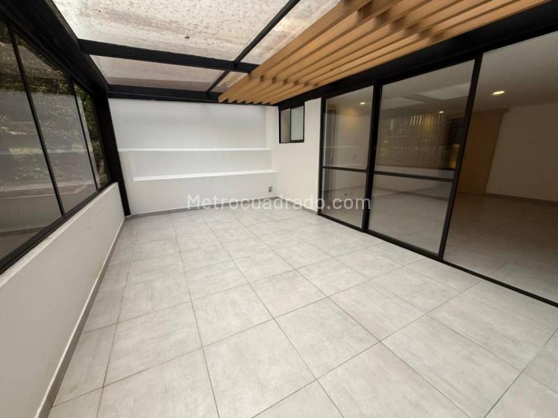 Spacious 5BR Apartment in Poblado Vizcaya - 4