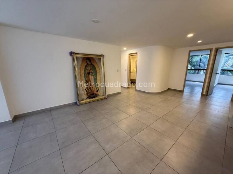 Spacious 5BR Apartment in Poblado Vizcaya - 7