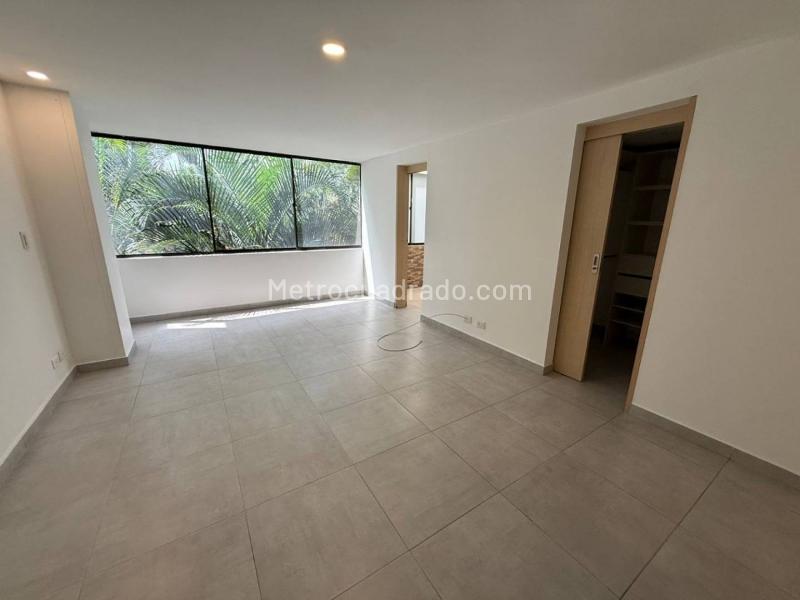 Spacious 5BR Apartment in Poblado Vizcaya - 8