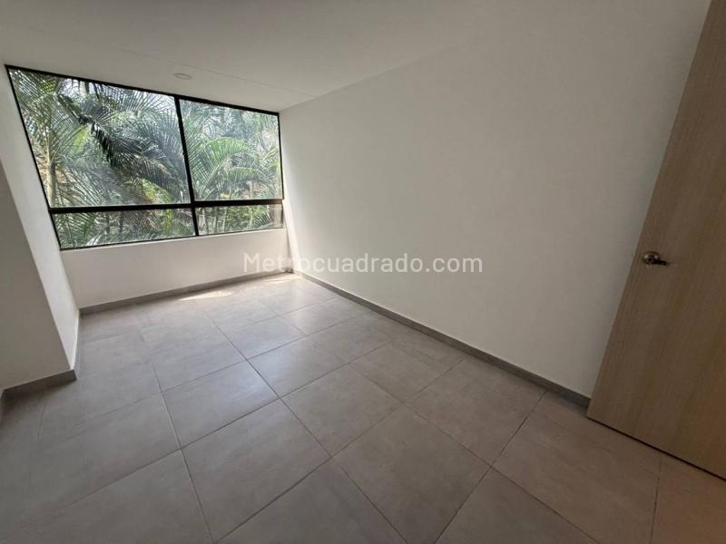 Spacious 5BR Apartment in Poblado Vizcaya - 9