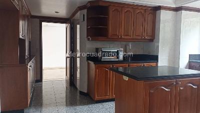 Apartamento de 4 alcobas en venta en El Poblado, Medellín, 250 m² · foto 15 de 18