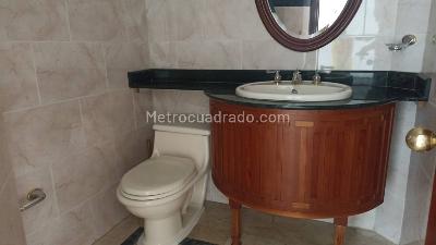 Apartamento de 4 alcobas en venta en El Poblado, Medellín, 250 m² · foto 16 de 18