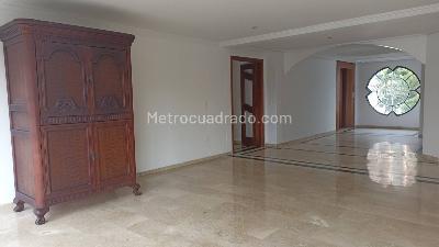 Apartamento de 4 alcobas en venta en El Poblado, Medellín, 250 m² · foto 3 de 18