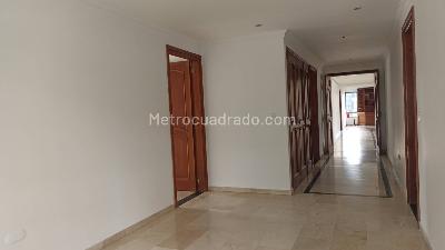 Apartamento de 4 alcobas en venta en El Poblado, Medellín, 250 m² · foto 5 de 18