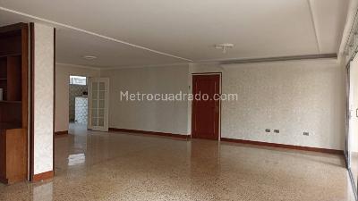 Apartamento de 3 alcobas en venta en Laureles, Medellín, 189 m² · foto 2 de 20