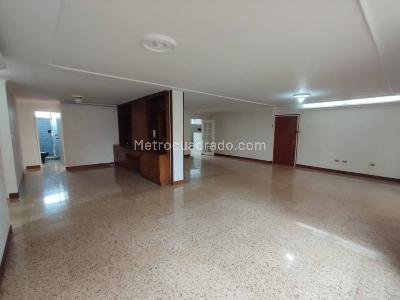 Apartamento de 3 alcobas en venta en Laureles, Medellín, 189 m² · foto 3 de 20