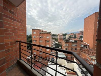 Apartamento de 3 alcobas en venta en Laureles, Medellín, 112 m² · foto 16 de 18