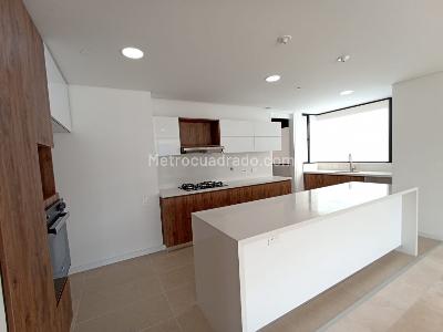Apartamento en arriendo en Santa Maria De Los Angeles, Medellín · foto 2 de 20