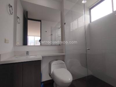 Apartamento de 3 alcobas en arriendo en Altos Del Poblado, Medellín, 87 m² · foto 11 de 16