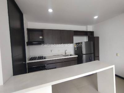 Apartamento de 3 alcobas en arriendo en Altos Del Poblado, Medellín, 87 m² · foto 2 de 16