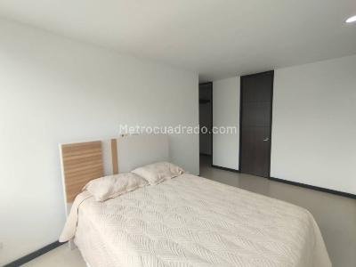 Apartamento de 3 alcobas en arriendo en Altos Del Poblado, Medellín, 87 m² · foto 8 de 16