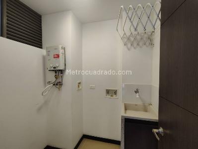 Apartamento en arriendo en Altos Del Poblado, Medellín · foto 2 de 12