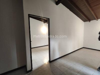 Casa de 5 alcobas en arriendo en Malibu, Medellín, 200 m² · foto 2 de 20