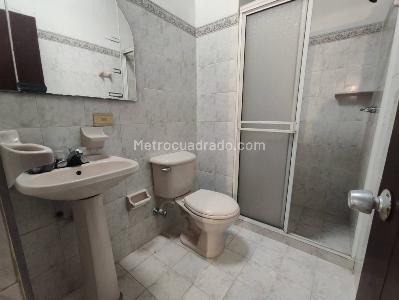 Casa de 5 alcobas en arriendo en Malibu, Medellín, 200 m² · foto 3 de 20