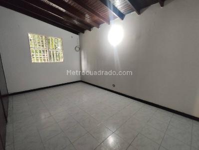 Casa de 5 alcobas en arriendo en Malibu, Medellín, 200 m² · foto 9 de 20