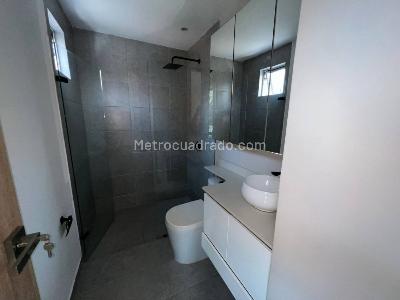 Apartamento de 3 alcobas en arriendo en Conquistadores, Medellín, 135 m² · foto 10 de 18