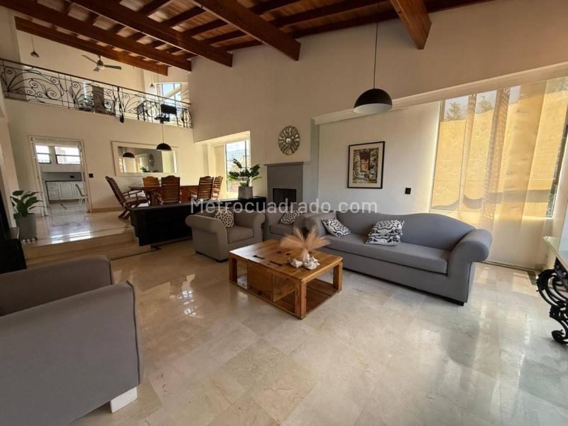 Duplex de Lujo Amoblado de 4 Alcobas en Los Balsos