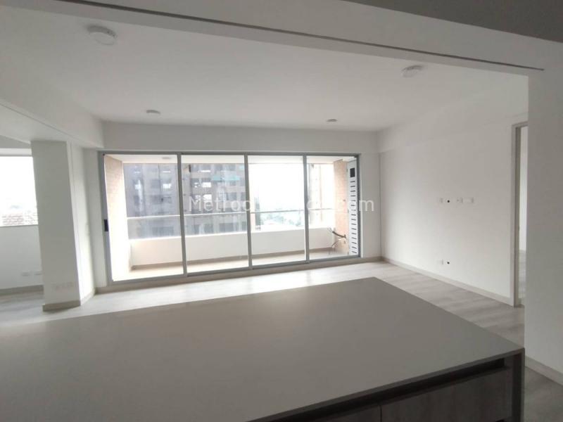 Apartamento Moderno de 2 Alcobas con Excelente Luz en Ciudad del Río - 3
