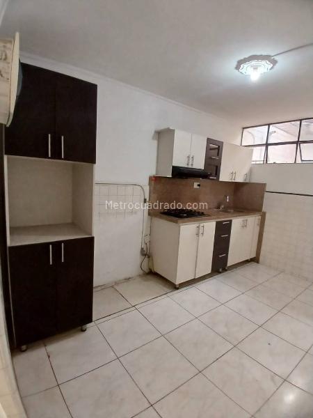 Casa Versátil de 5 Alcobas en Simon Bolívar - 2