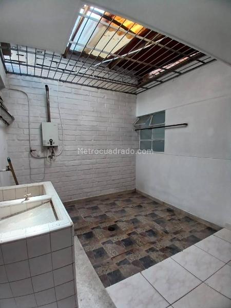 Casa Versátil de 5 Alcobas en Simon Bolívar - 6