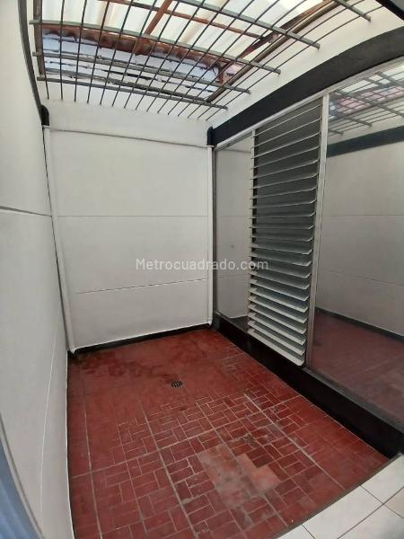 Casa Versátil de 5 Alcobas en Simon Bolívar - 7