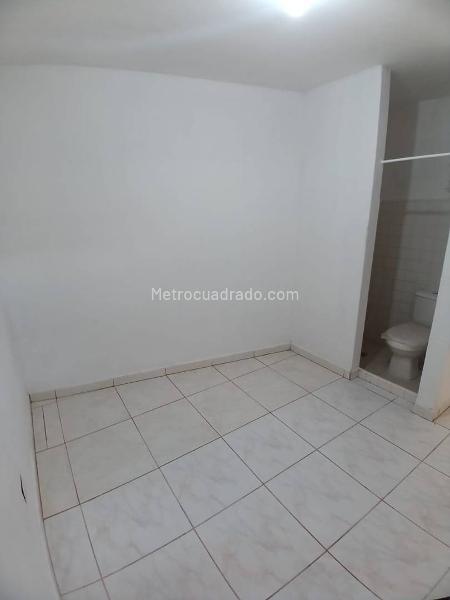 Casa Versátil de 5 Alcobas en Simon Bolívar - 8