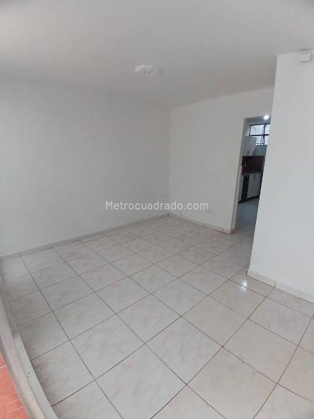 Casa Versátil de 5 Alcobas en Simon Bolívar - 9