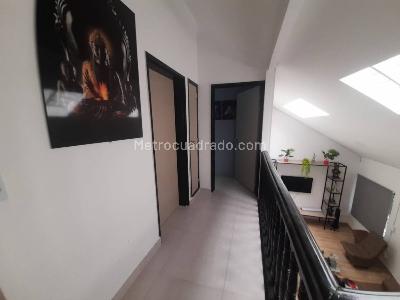 Casa de 5 alcobas en arriendo en Malibu, Medellín, 300 m² · foto 11 de 20