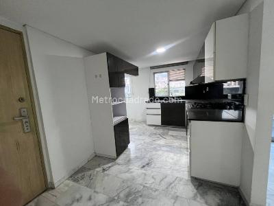 Apartamento de 3 alcobas en arriendo en Conquistadores, Medellín, 120 m² · foto 2 de 15