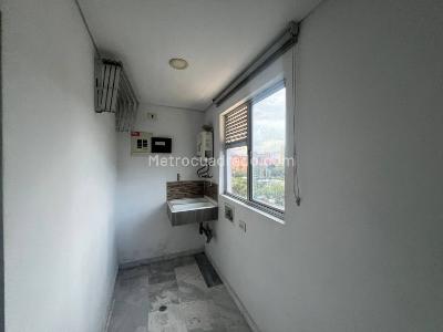 Apartamento de 3 alcobas en arriendo en Conquistadores, Medellín, 120 m² · foto 3 de 15