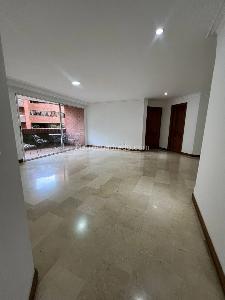 Apartamento de 3 alcobas en venta en Laureles, Medellín, 140 m² · foto 3 de 18