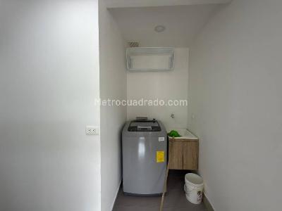 Apartamento de 2 alcobas en arriendo en Loma Del Indio, Medellín, 87 m² · foto 8 de 16