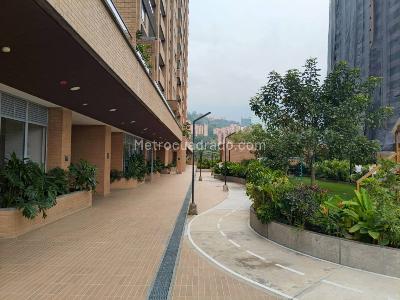Apartamento de 2 alcobas en arriendo en Ciudad Del Rio, Medellín, 64 m² · foto 2 de 13
